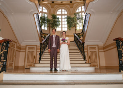 Photo de mariage à la sortie de la mairie d'Ivry-sur-Seine