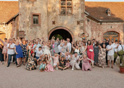 Photo de groupe de mariage au chateau de Thanvillé en Alsace